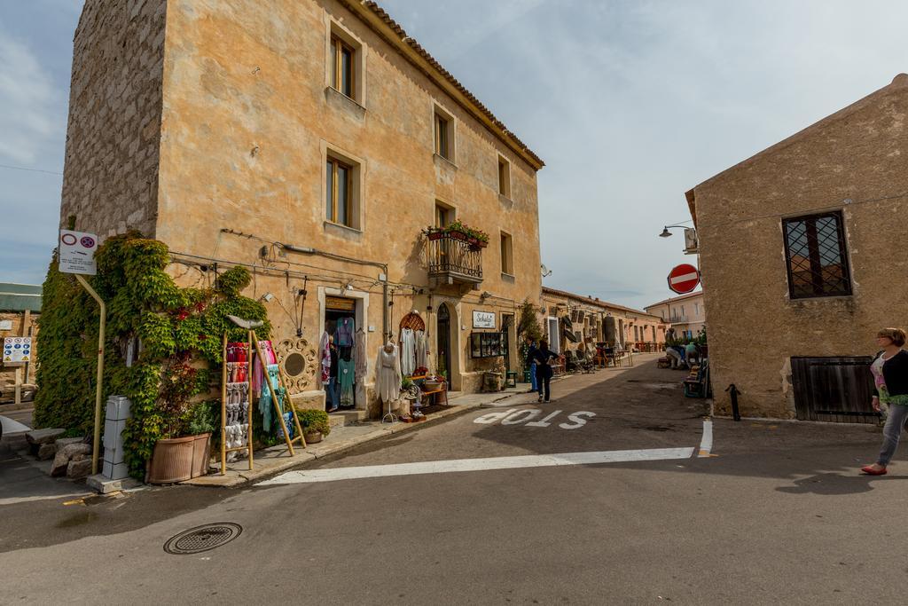 Palazzo Beddoro Lejlighed San Pantaleo Eksteriør billede