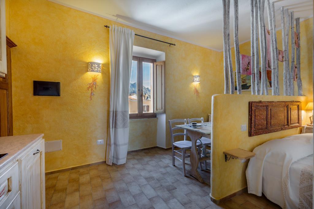 Palazzo Beddoro Lejlighed San Pantaleo Eksteriør billede